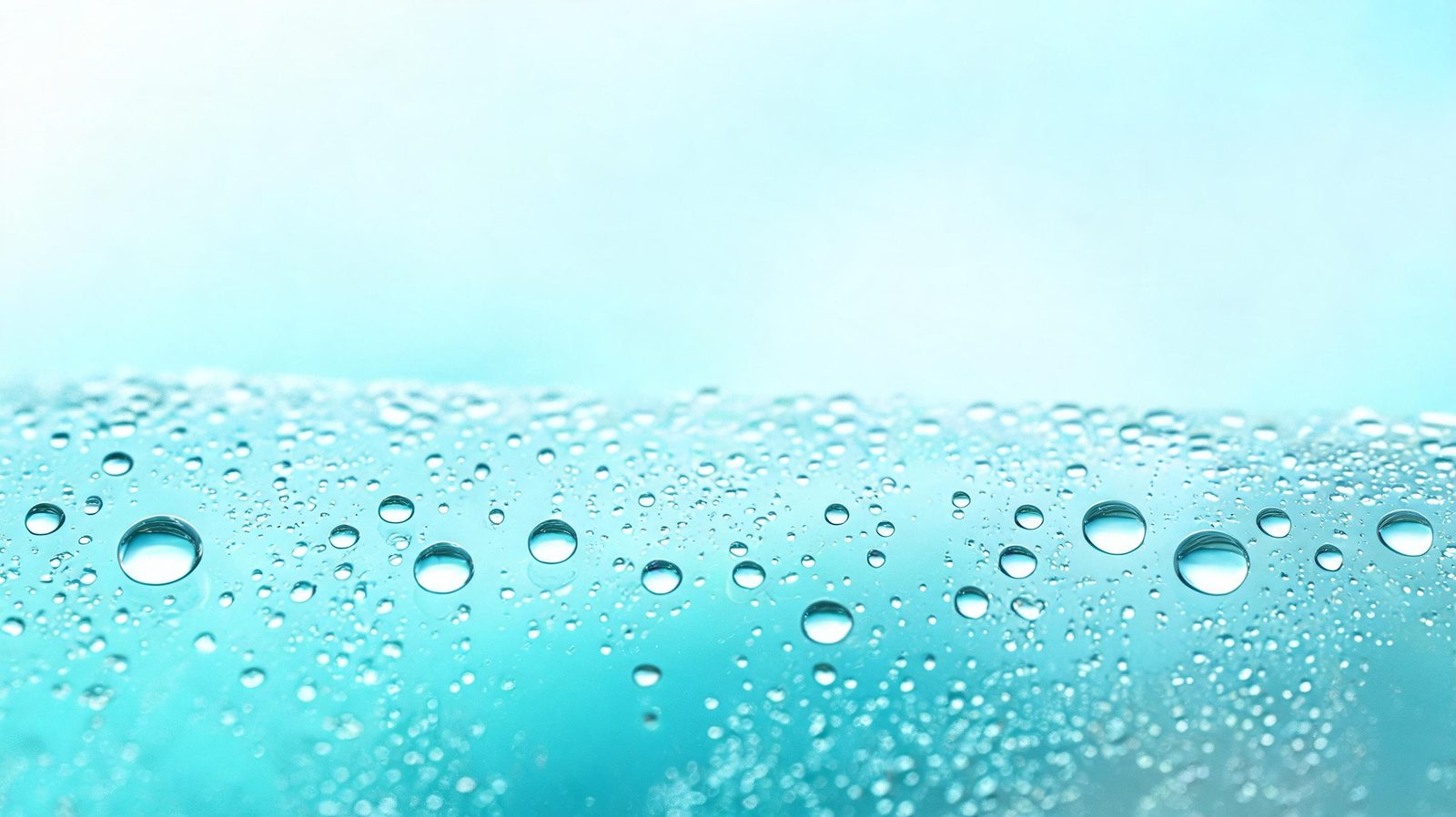 Капли воды на стекле — чистота и забота